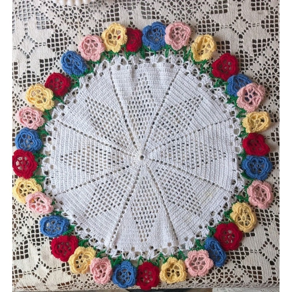 Vtg Flower Crochet 3D Rose Doily Floral Lace Roll Up In Vase Bouquet Cottagecore